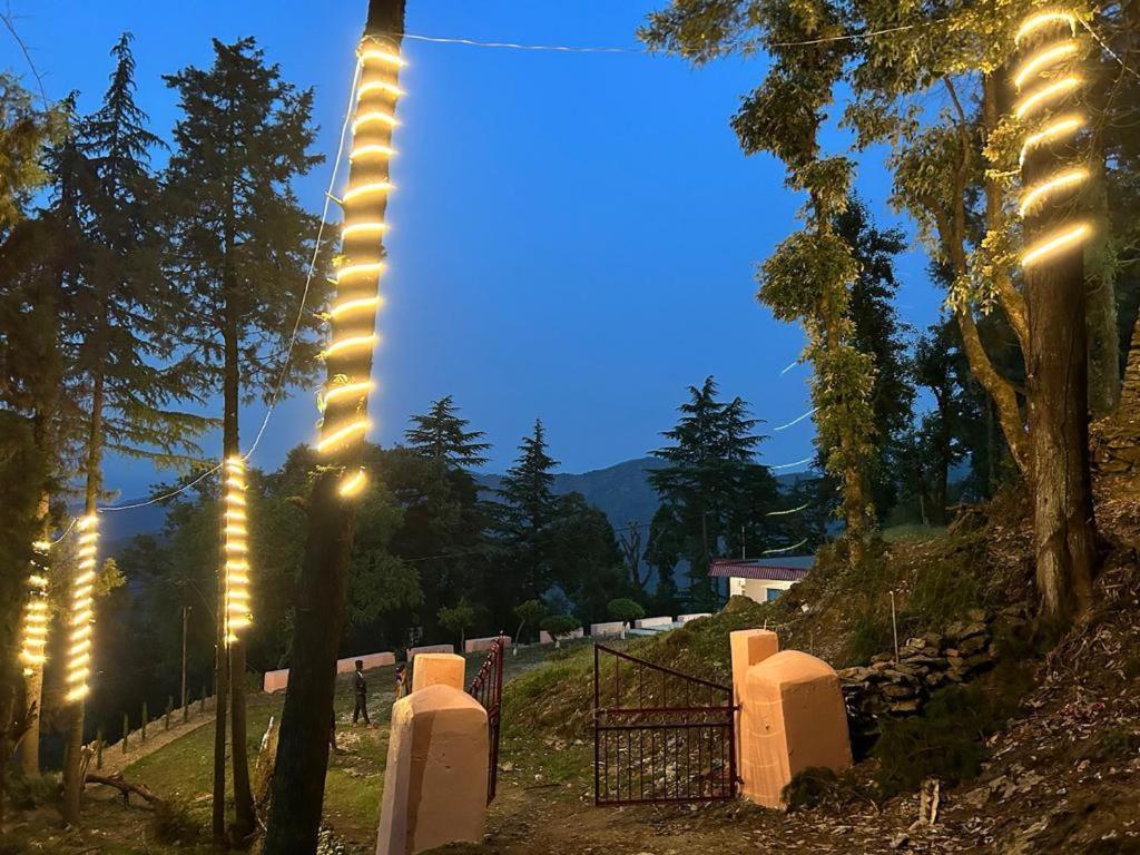 The Deodar Inn Pauri Eksteriør billede